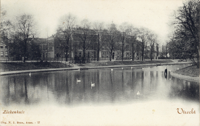 3887 Gezicht op de Catharijnesingel te Utrecht met op de achtergrond het Algemeen Ziekenhuis (Catharijnesingel 15).N.B. ...